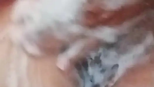 Kocamın arkadaşına banyo yaptığım bir video gönderiyorum