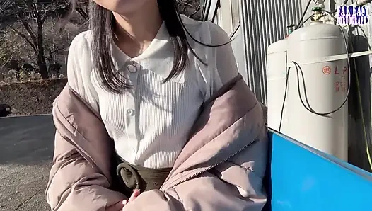 Cewek seksi ini lagi jalan-jalan sambil jalan-jalan di mana matanya yang ramai-ramai memuncak dan sempitnya berujung dengan kencang.3