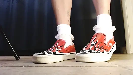 Kabarık beyaz çoraplı vans flame spor ayakkabı ayakkabı oyunu