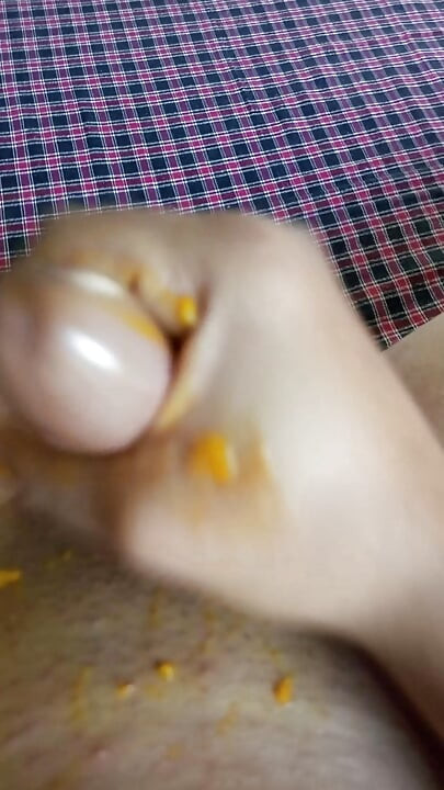 Mango 🥭 ka juice nikal kr apne land ka massage Kiya