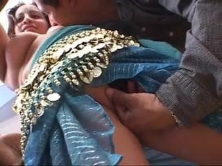 Mập mạp Ấn Độ Babe với lớn đít trên giường sự nịnh hót và làm tình hai cứng cocks