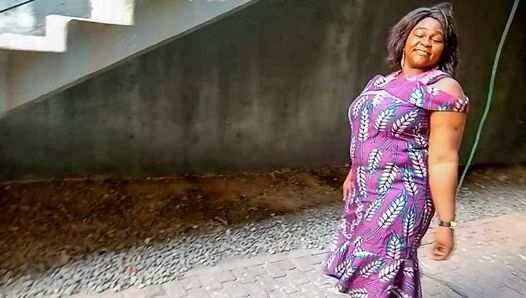 Kongolesische Hausfrau filmte sich im ersten Amateur-Sexvideo