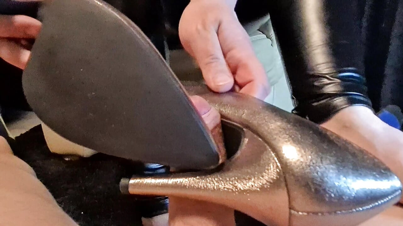 독일 MILF 키라 발과 신발 섹스