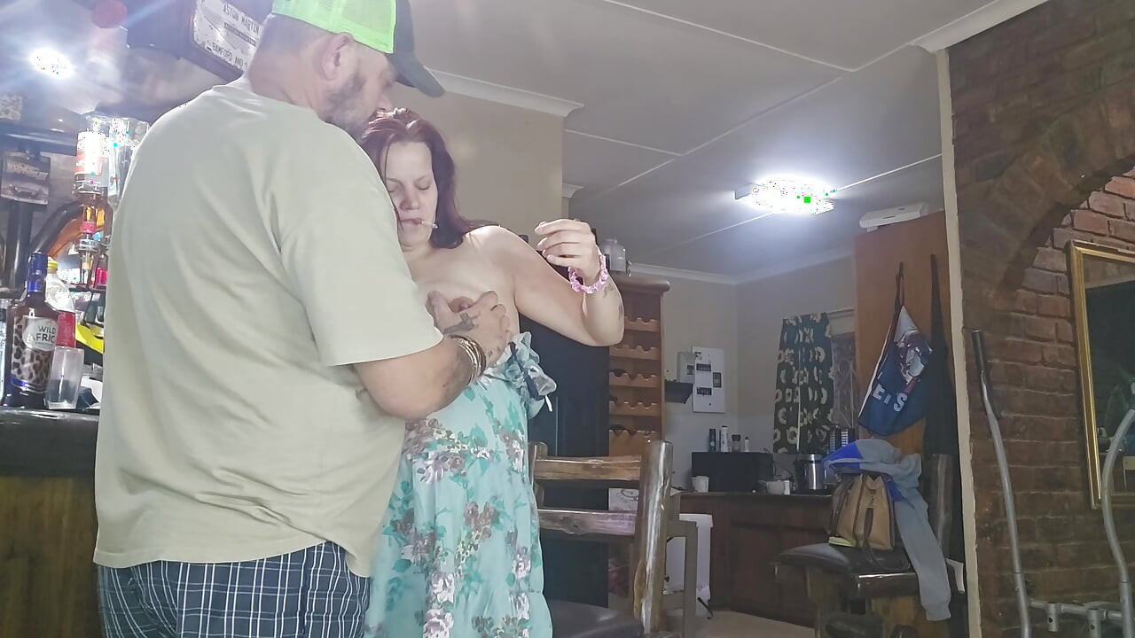 Gorąca, ciężarna 20-latka dostaje cipkę wypchaną k