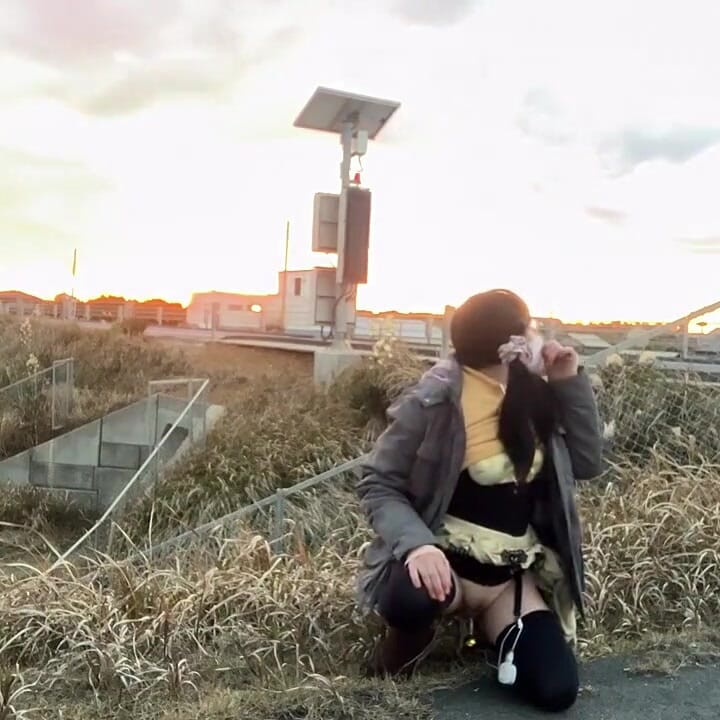 Self-training 49: M-leg Split Challenge at a Beach