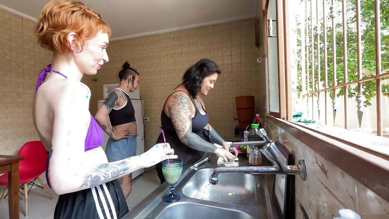 The Chubby Girl Invited Her Friends Over for an Afternoon of Sex
