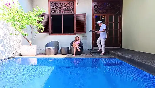 Gairah Seksual Menjulang Tinggi Di Kolam Renang Luar Ruangan
