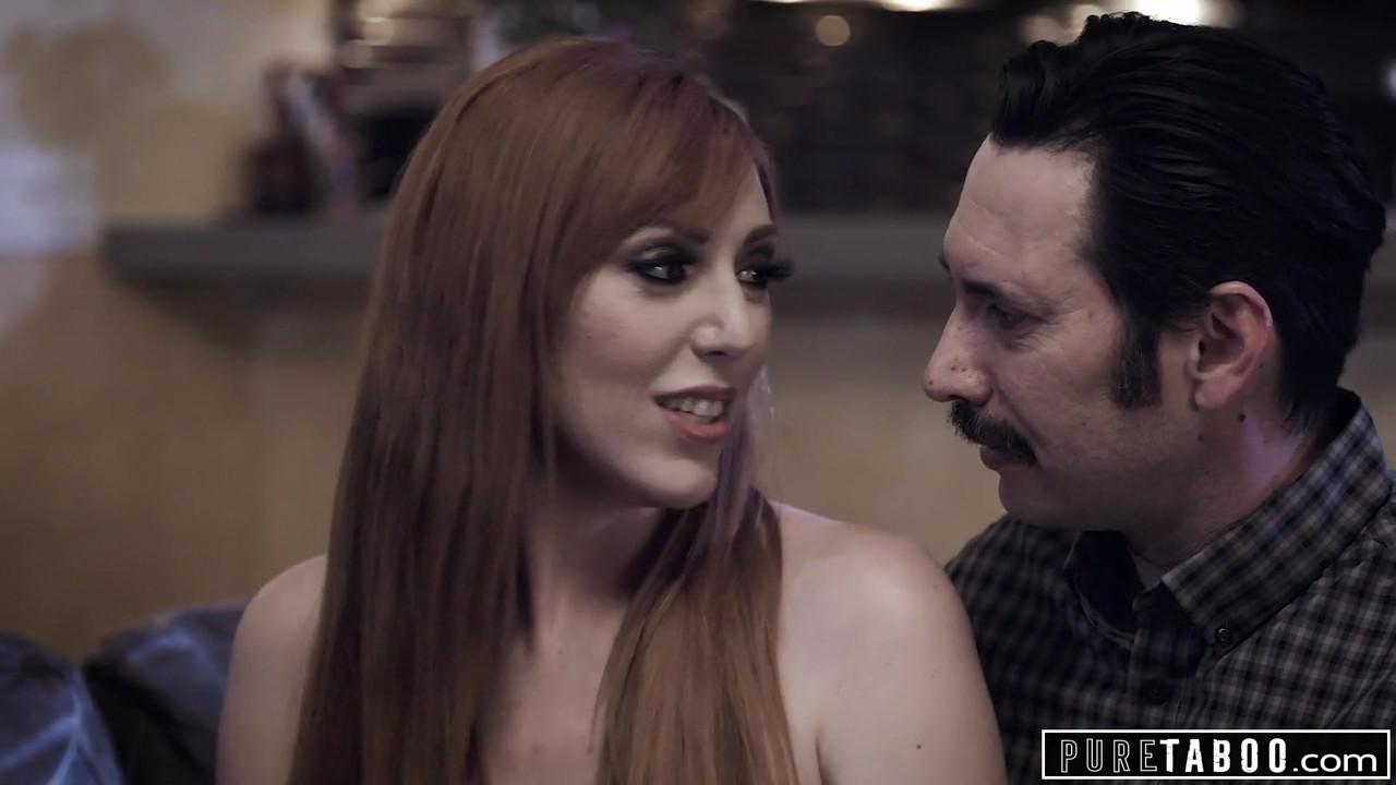 欲求不満のカップルはベビーシッターとセックスしたい