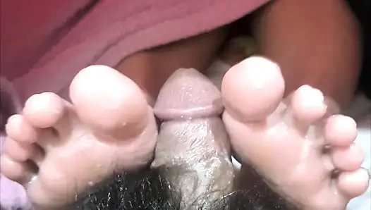 Unter den bettlaken hat diese pinay talentierte zehen - 01