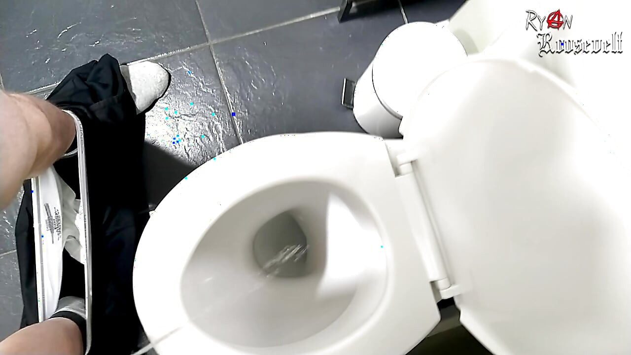 أول فيديو تبول لي على الإطلاق!