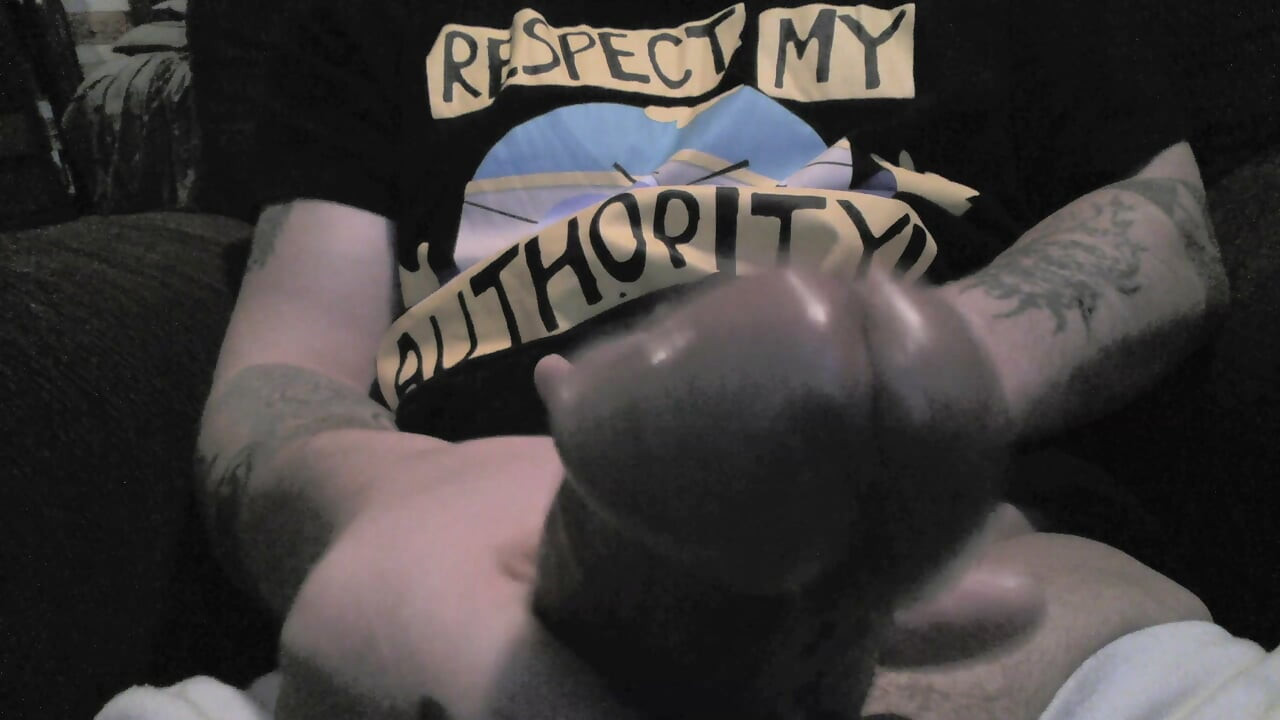 CLOSE UP CUMMING SLOW JACKING