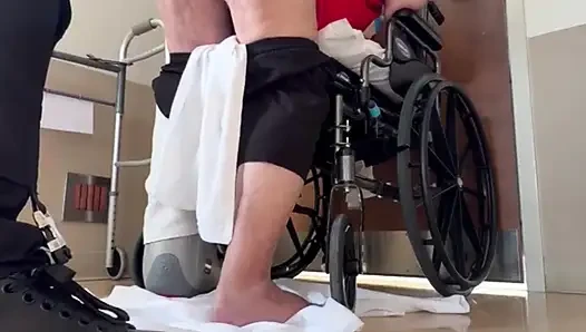 Doktor geri gelmeden sikişiyor!