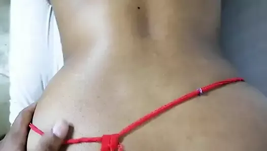 L'actrice Miya White se fait presser et sucer ses gros seins par son demi-frère avant le sexe