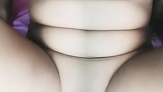Oyuncak seks videosu tam vücut gösterisinin tadını çıkarıyor