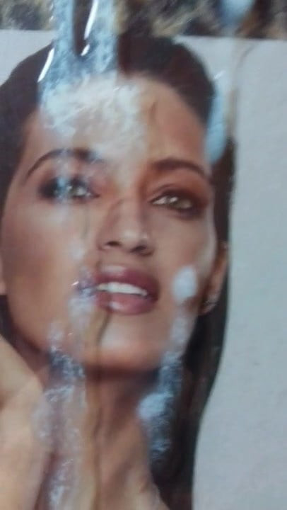 Sara Carbonero - cumtribute