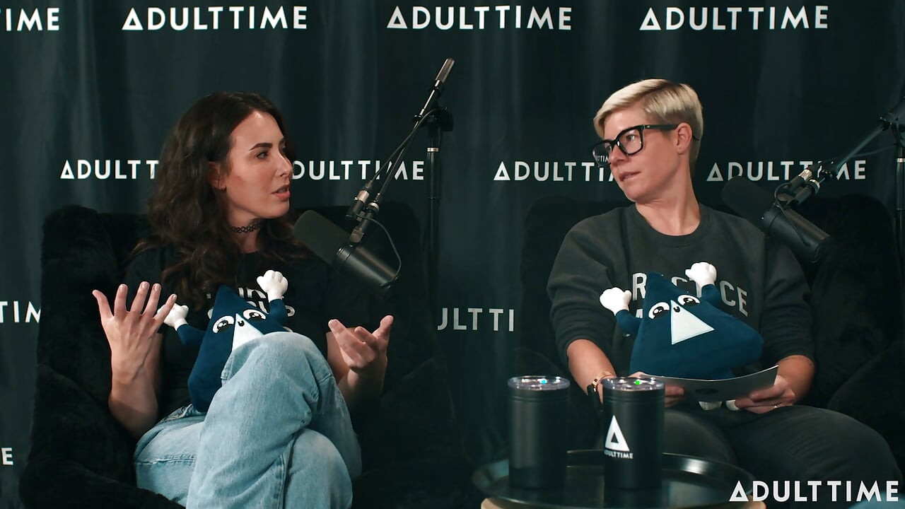 Alison Rey y Casey Calvert cuentan, Eras y Taylor Swift | el podcast de tiempo para adultos