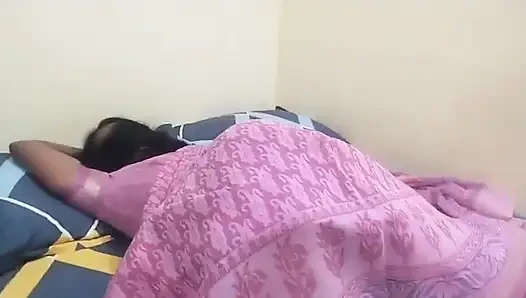 Tamil evli kadın su ile seks yapıyor