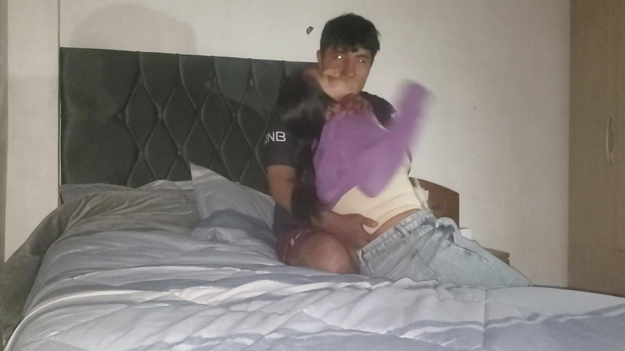 Chỉ có chúng tôi, căn phòng và chiếc camera