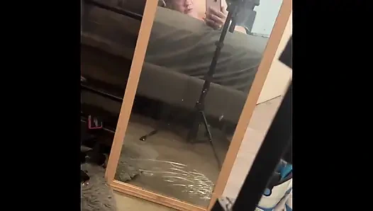 Dicker hintern wird auf dem rücksitz gefickt