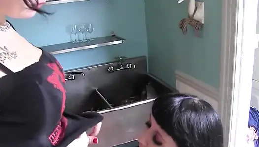 Лесбиянки со своими