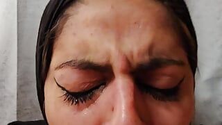 Mia Niqab close-up diep in de keel