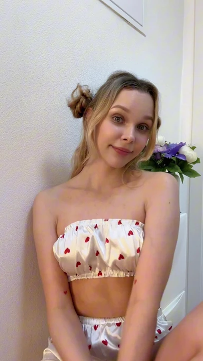 I want you to play with my small boobs 😈