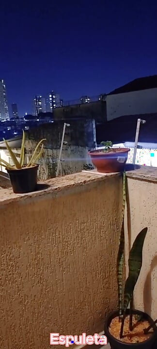Gadis hot ini menari bugil di balkon balkon sambil bugil