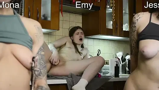 Üç genç fahişenin tüm deliklerinde grup seks ve sikiş