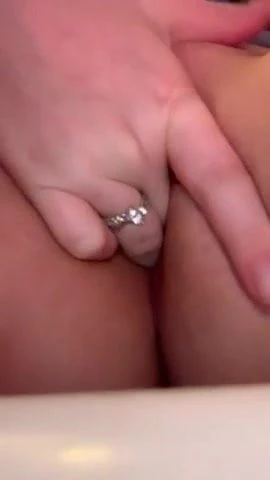 Older lady fingers her pussy