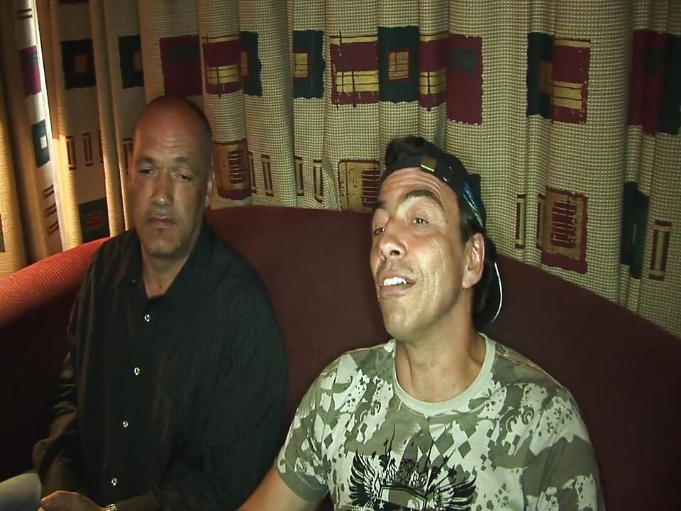 모래 속에 묻힌 아름다움: 야생 야외 페티시 섹스