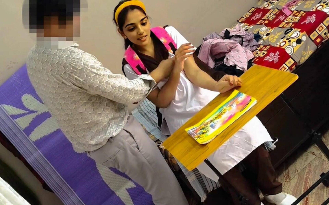 Chica virgen, primera vez cogiendo con una BBC