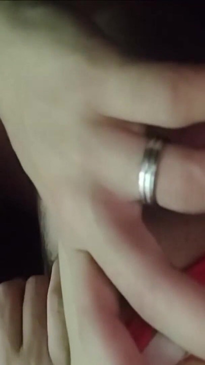 当女友等他的时候，我在她家前吞下他的精液 | 短片 1