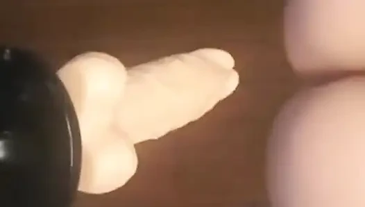 Memek dan pantatku dihabisin sama mesin seks
