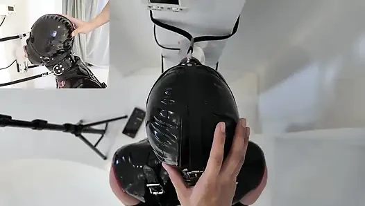 Mz33 - latihan latihan berlutut sambil menahan sarung tangan sambil pakai sarung tangan lateks