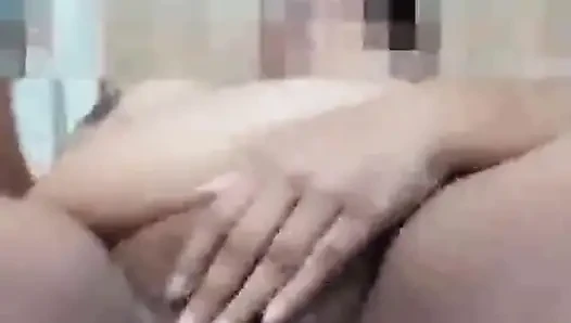 Büyük göğüslü olgun kadın