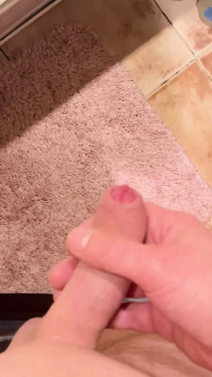 Cận cảnh con cu của tôi, thủ dâm chậm và quay cận cảnh.