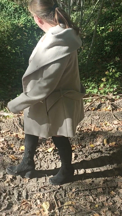 Jade shows off in the wood with the strangers | Clip 3
