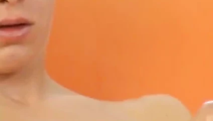 güzel sarışın twink oğlan masturbasyon ve boşalan