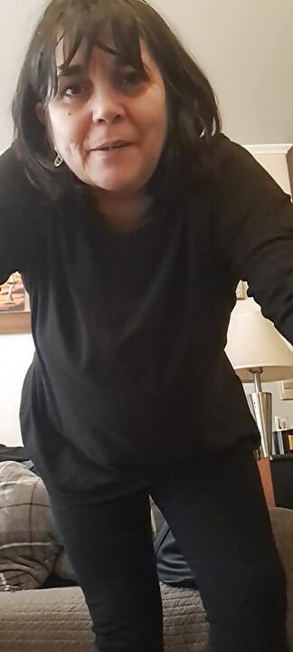 MILF med en riktigt hårig, tjock fitta