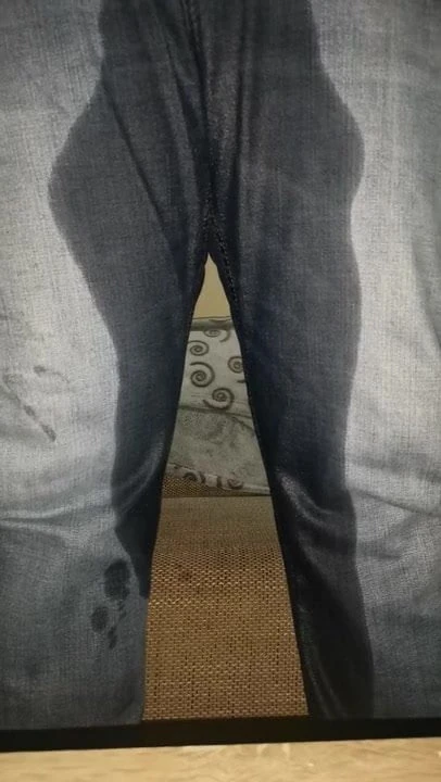 Young Boy Piss in Jeans