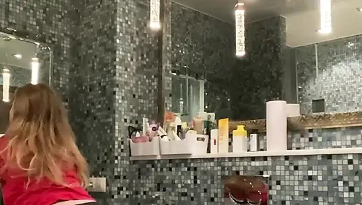 Günaydın! Yeni yıl ve Noel yaklaşıyor, ve düşündüm de eğer sana bazı hediyelerde bulunursam