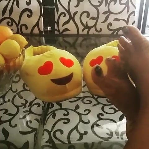 赤脚微笑的Tiye