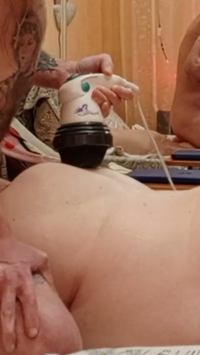 I do a back massage for my stepmom and at the same time I fuck her, she fills her pussy with cum | Clip 1