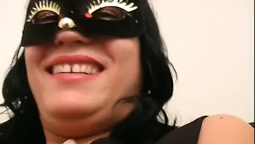 Sex im büro für zwei maskierte swinger