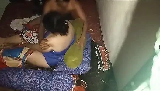(Istri nakal)Istri tetangga memakai pakaian dalam seksi dan merayu.