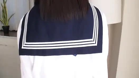 Helles Lächeln, kleine Kurven. Sie schmilzt schnell und bewegt sich für tieferes vergnügen