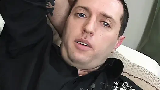 Горячая милфа-блондинка сосет член ее пасынка