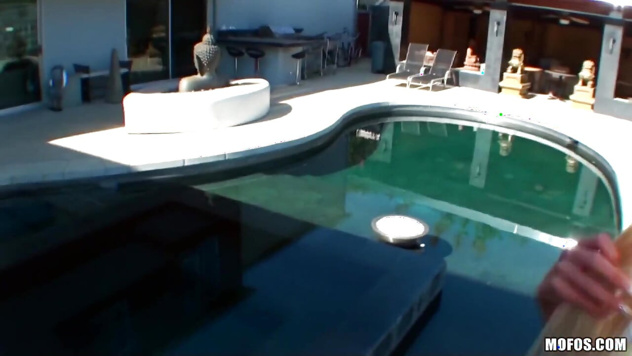 Sé esa chica, follando en todas las habitaciones de la casa