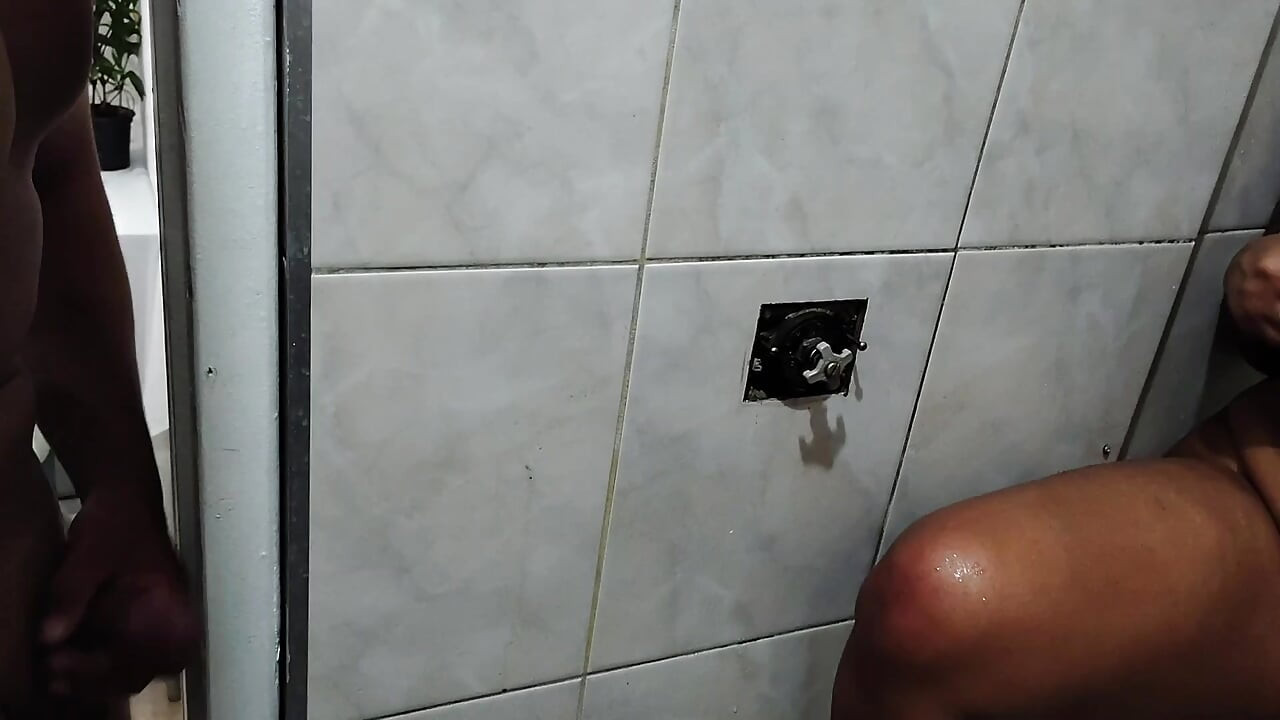 Meia Irm Se Masturba Seu Irmo Pede Uma Chupada Troca Do Segredo