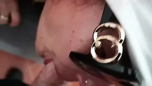 MILF ağzına bir penis alıyor ve boşalıyor, tam video 30 dakika